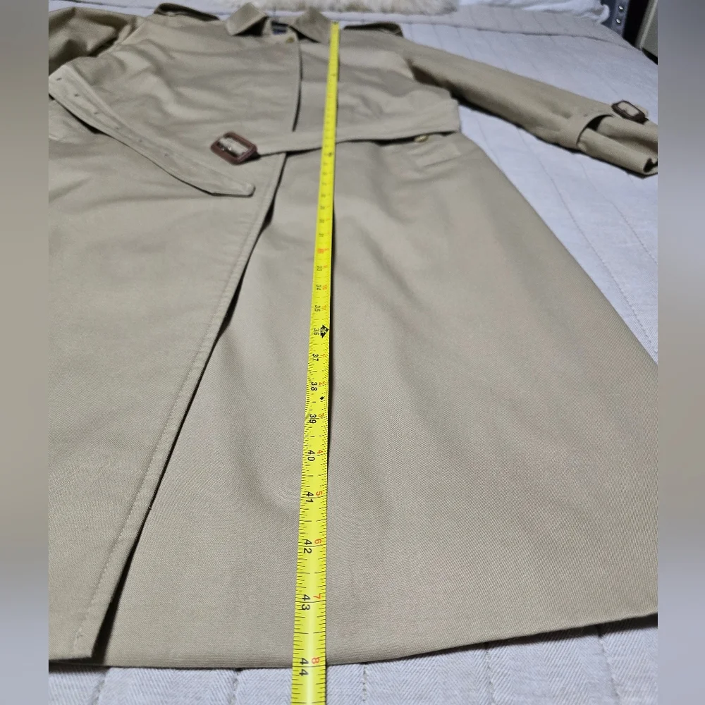 Vintage Burberry Classic Beige Trench Coat with Nova Check Lining - Picture 10 of 13